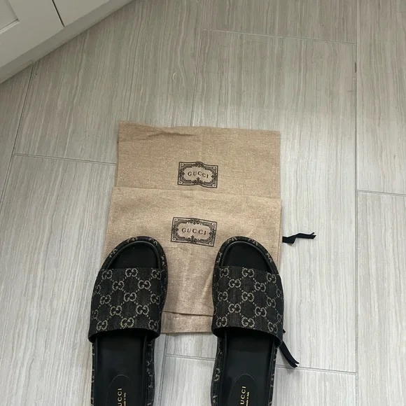 Gucci Tan and Black Logo Slides Gucci Men main image 3